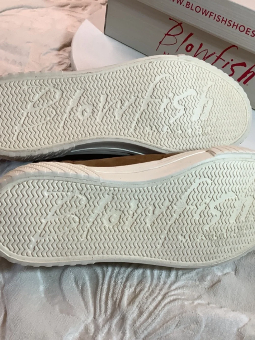 NWT Blowfish Malibu Kids Windsurf brown tan sneaker slip on Leather unisex sz.4